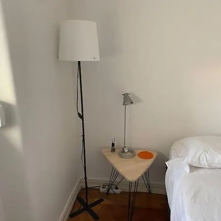 A Lovely Flat In Heart Of Campo De Ourique *