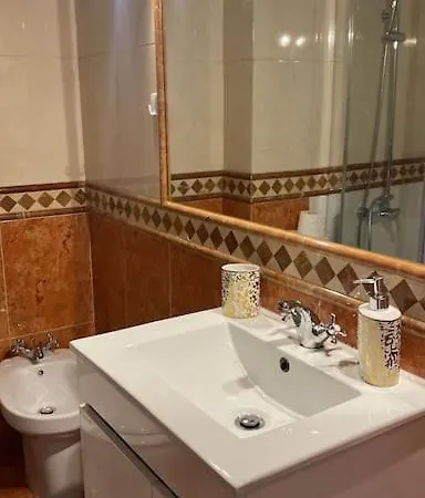 A Lovely Flat In Heart Of Campo De Ourique Lisbona
