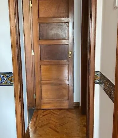 A Lovely Flat In Heart Of Campo De Ourique Lisbona